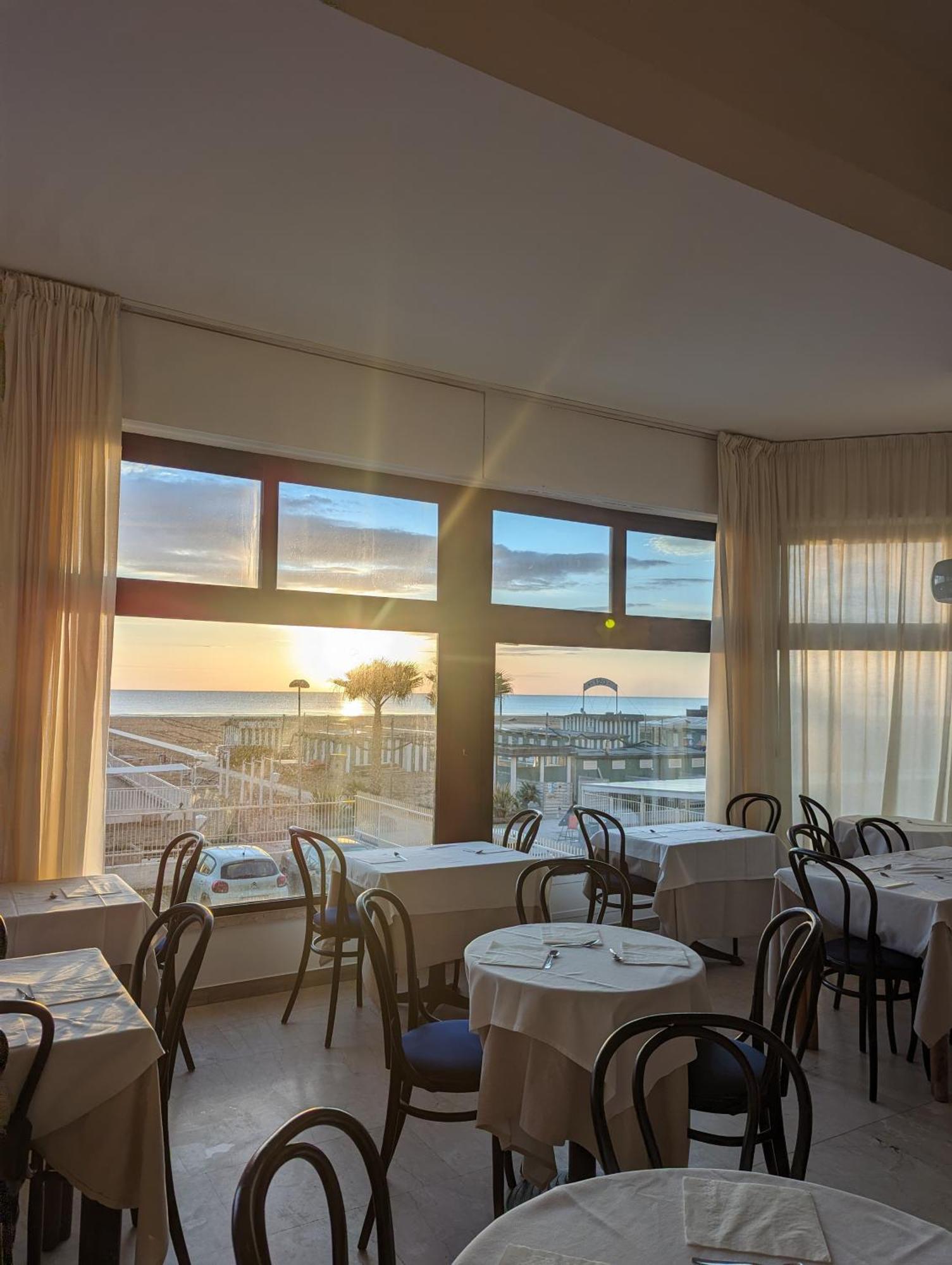 Grand Meeting Hotel Rimini Luaran gambar